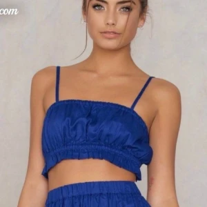 Croptop  - Helt ny och oanvänd mörkblå från Na-kd💙 köparen står för frakt 📦❤️