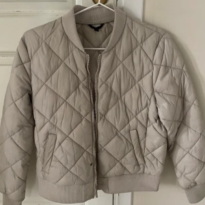 Snygg jacka - Jätte fin jacka i fint skick från åhlens 