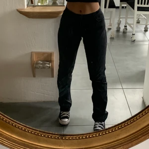 Lågmidjadejeans - Ett par as snygga lågmidjade jeans💞💞 sitter fett snyggt på och väldigt trendiga just nu!