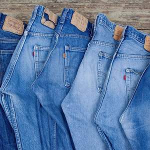 Hejsan! Jag säljer ca 60 par vintage Levis jeans. Skicka ett pm med vad du söker så kan vi säkert komma överens om en bra deal 😁😁