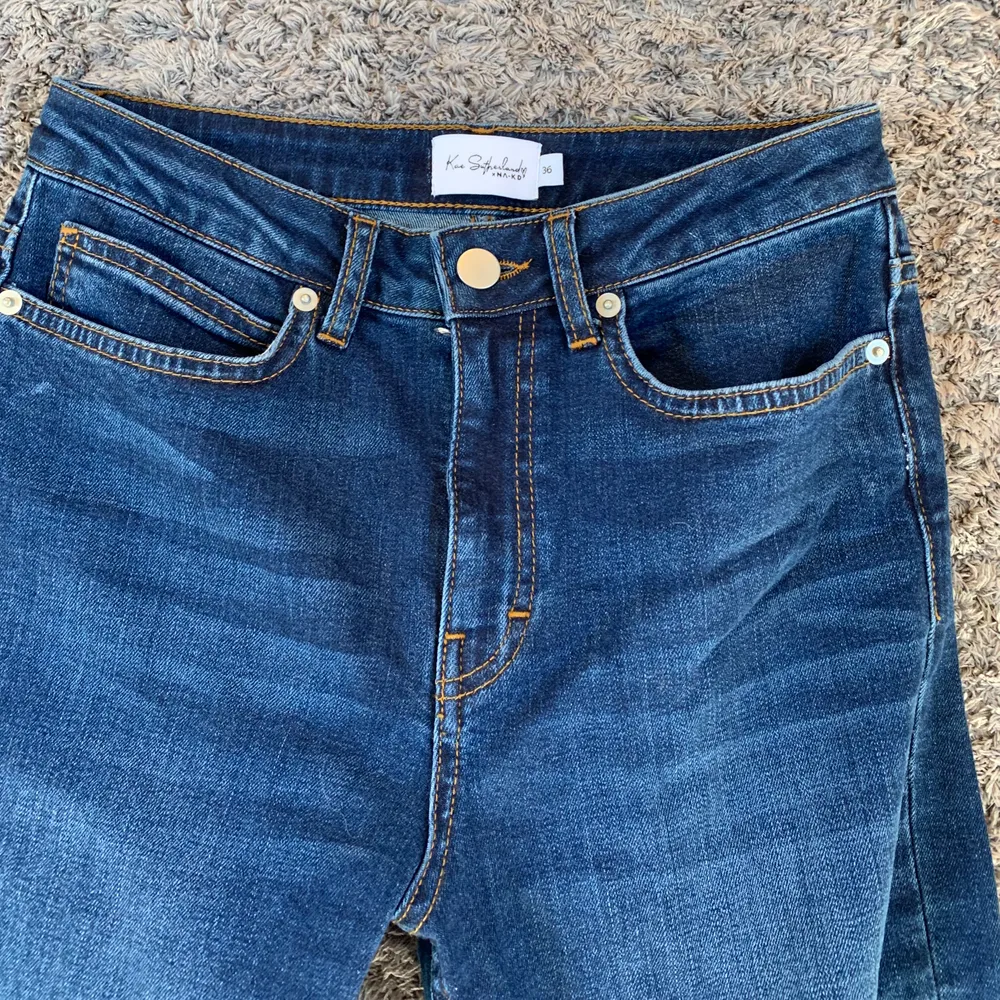 Endast använda en gång, storlek 36, frakt 79 kr🤍 . Jeans & Byxor.