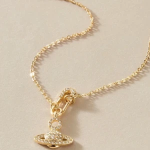 Halsband - Vivian me Westwood inspirerad! Om flera är intresserade så blir det bud ❤️