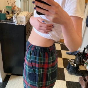 Plaid pants - Riktigt sköna vintage byxor med rutor osv. Är 173