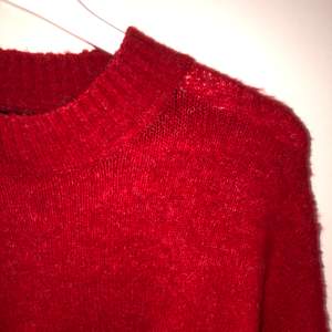 Stickad tröja från märket LMTD köpt på zalando, stl 158/164 men motsvarar en S. Den är i nyttskick, Inge stickig alls när man har den på! ❤️