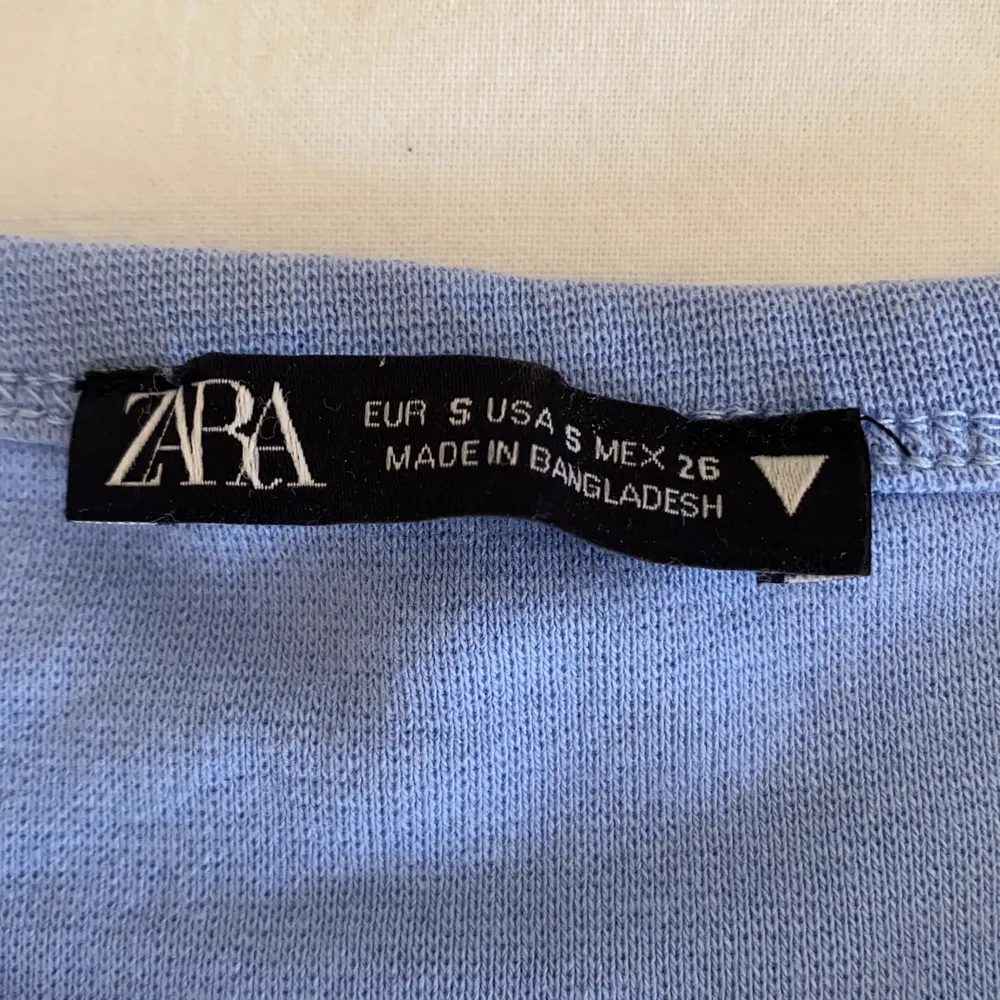 Blå croppad t-shirt från zara ❤️ storlek S. T-shirts.