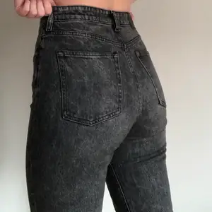 Använda 2 gånger, gråa jeans som går till anklarna 