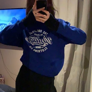 Hoodie  - Fin mörkblå Hoodie från Shein i strl S, jätteskön och aldrig använd enbart testad, säljer pga den inte kommer till användning ❤️