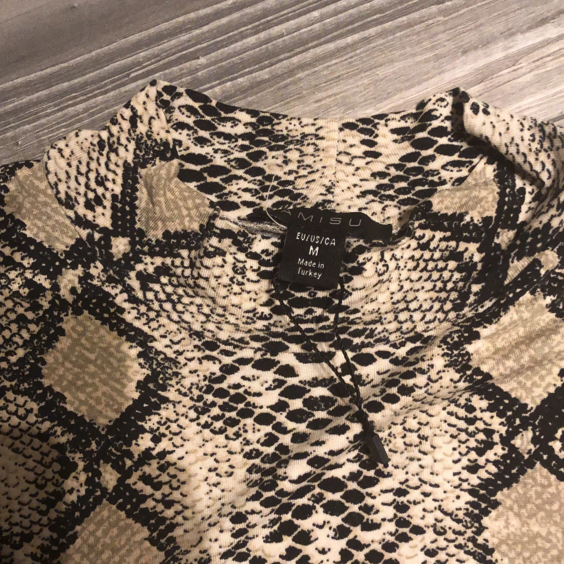 Tight-fitting tröja i ormmönster - 91