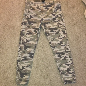 Camouflagebyxor  - Pris kan diskuteras 