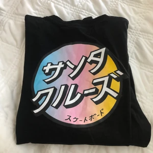 Santa cruz tröja  - Santa Cruz tröja som tar onödig plats i graderoben. Storlek L och helt oanvänd. Inga defekter finns på tröjan.