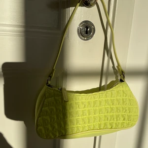 Väska - En grön väska från ASOS! Är i nyskick