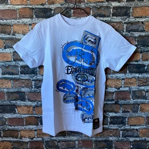 Y2K DRAINER ECKÖ UNLTD T-shirt - Säljer en till helt ny frän tisha från ecko unltd. Tag kvar, aldrig använd. Helt perfekt för dig som söker en y2k eller drain drip. Passar som S herrstorlek. Kontakta mig för fler bilder eller mått 💙 KÖP DIREKT 