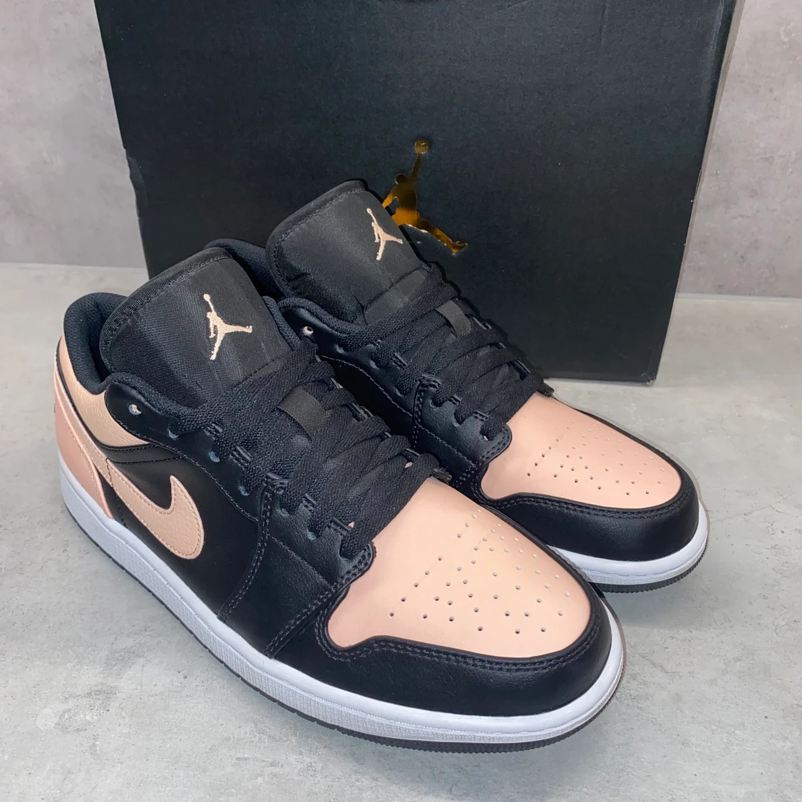 Jordan one low Crimson tint. Storlek 44 - 90