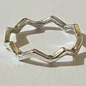Ring - Silverring i form av sicksack.