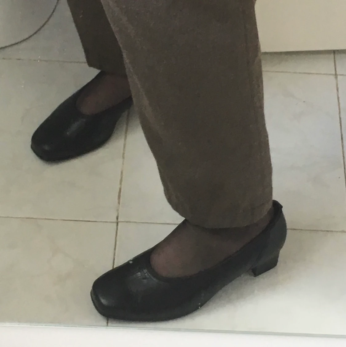 Svarta högklackade skor i storlek 39