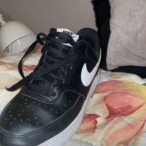 Nike skor  - Har använt dem 1-2 ggr bara💘 + köparen står för frakten 