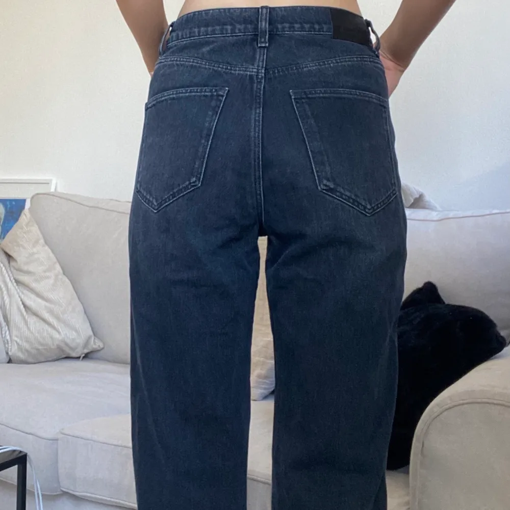 Långa jeans från Massimo Dutti🖤 Jag är 178 cm lång 🖤 köparen står för frakten!. Jeans & Byxor.