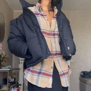 NA-KD Cropped Black Puffer JACKET  - In good condition, almost new.