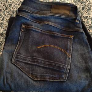 G-star raw jeans, använda en gång. Nypris för jeansen 1000:-. Eventuella fraktkostnader står köparen för.