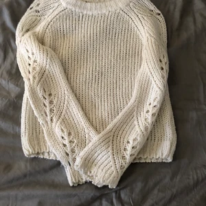 Storlek:XS - En fin stickad tröja från Cubus i storlek XS i väldigt bra skick och nästan aldrig använd säljer på grund av att jag aldrig använder den skriv i Dm för att lägga bud 💓