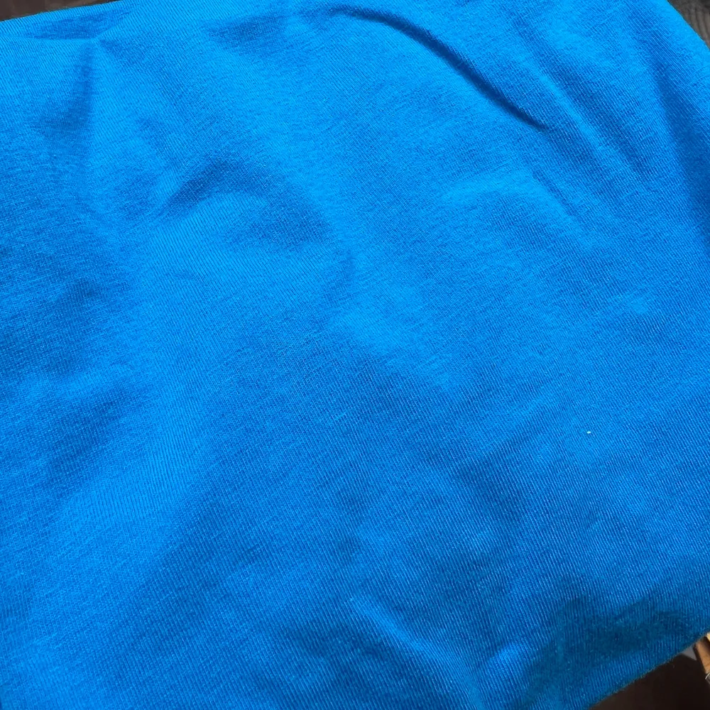 Blått skönt bomulls linne från Åhléns i stl S. Mycket gott skick, så gott som ny. Ett linne 40kr eller flera för 100kr. Toppar.