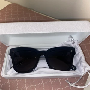 CHIMI 07 BLAC - säljer dessa chimi-solglasögon då jag beställt de men inte gillar passformen, men returtiden har gått ut så jag kan inte returera de. de är 100% oanvända, endast testade!!! skickar med originalförpackningen! 520 kr + frakt! vid högt intresse blir det budgivning ❤️❤️