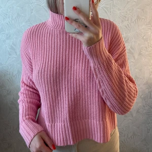 Stickad - Väldigt fin stickad tröja i nyskick, använd få gånger