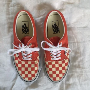 Vans storlek 39  - Snackers ifrån Vans i storlek 39. Endast använda 1 gång och i fint skick. Köparen står för frakt. 