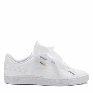 Puma skor - Ett par nästan oanvända skor från Puma. Köpte för länge sen för ca 800kr men använder aldrig, därför säljer jag dem. Man får även med ett par andra skosnören. Frakt tillkommer. Hör av dig vid frågor!❣️❤️