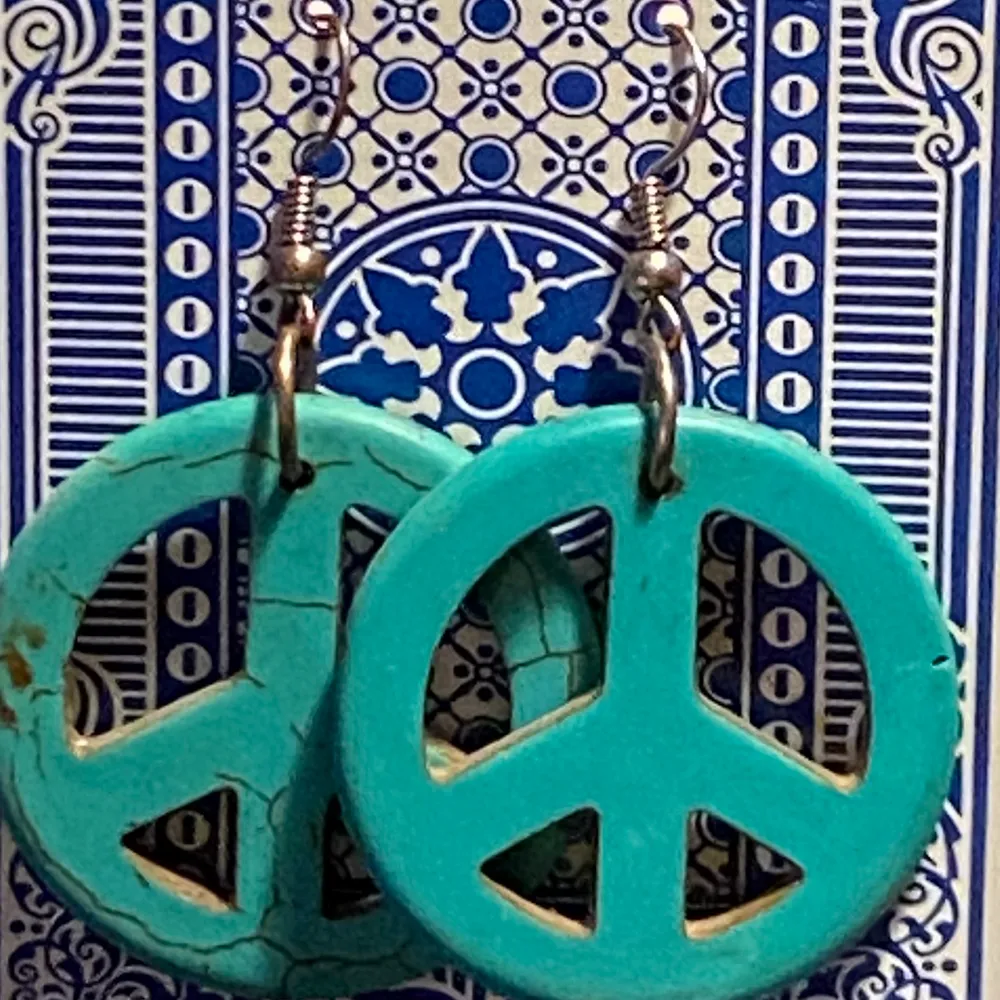 turquoise, “hippie” peace earrings i bought in greece but never wore :( I love them tho they are so cute. They are about the size of a mer bottle cap. . Accessoarer.