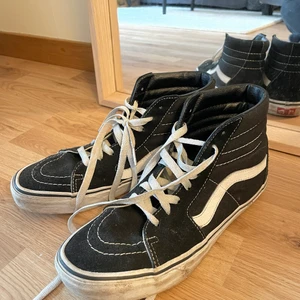 Vans high - Vans i bra skick, endast lite skitiga, tvättas såklart innan frakt.
