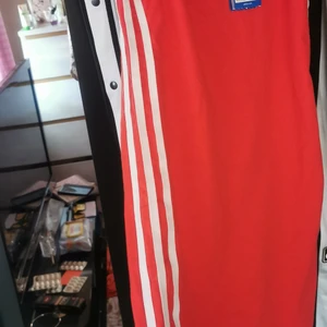 Adidas - Oanvänd adidas klänning 