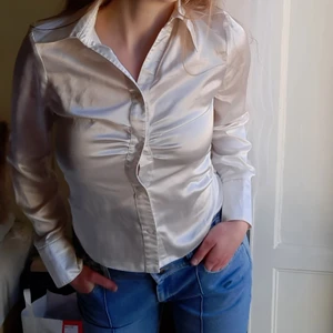 Sidenskjorta - Jättehärlig sidenliknande skjorta/blus. Storlek 36. Kan mötas upp i centrala stan eller frakta❤