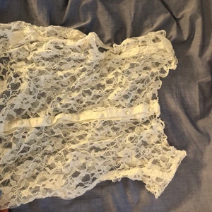 Spets linne - Så himla fint spets linne, har tidigare klippt bort lappen, kan skicka fler bilder om intresserad!