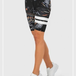 Stronger tights - Tänkte sälja dessa i storlek xs, kan även tänka mig byta mot annat! Använda ett fåtal gånger så i mycket bra skick, fler bilder kan skickas!☺️