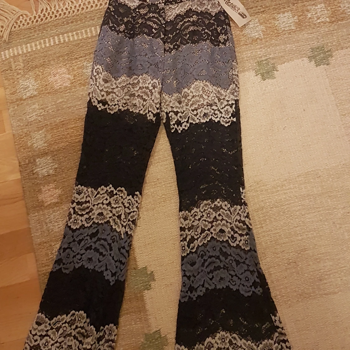 Byxor med utsvängda ben  - 90