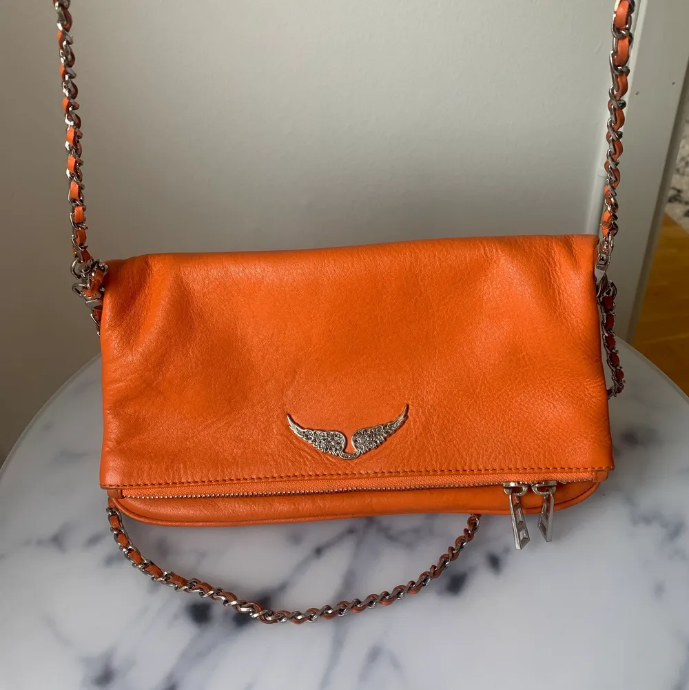 Jättefin orange zadigväska som inte kommer till användning tyvärr:( Tillhörande dustbag finns. Väskor.