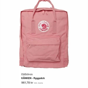 Fjällräven ryggsäck  - Säljer en fjällräven ryggsäck som aldrig använts, fin rosa färg ordinarie pris är 961kr säljer för 500 inklusive frakt, pris kan annars diskuteras💕💕💕