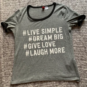 Quote shirt  - Väldigt söt tröja, fin skick!💚