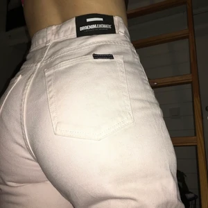DrDenim Jeans, Strl 26/30 - Ljusrosa Nora jeans i fint skick. Sparsamt använda. 