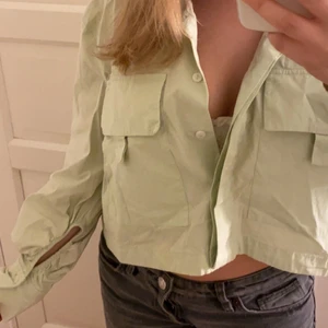Skjorta  - As cool grön skjorta från zara!!