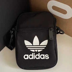 Adidas axelväska  - Axelväska 