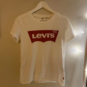 Levis T-shirt  - Fin T-shirt från Levis i bra skick 🦖