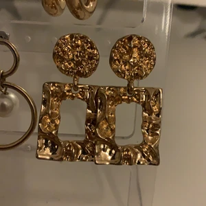 Öronhängen  - Helt oanvända öronhängen. Mycket bra skick! 