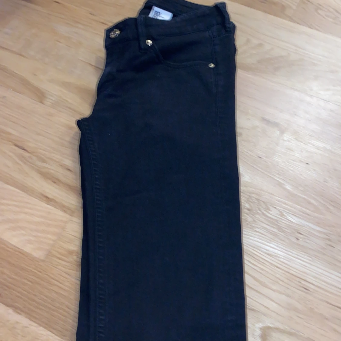 Svarta jeans från H&M  - 90
