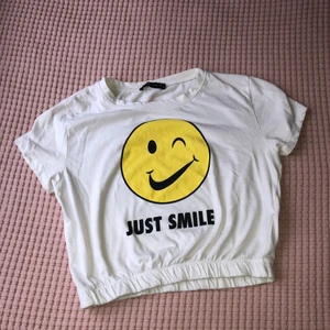 Top - Vit top från New yorker i storlek M, har aldrig använt de och den är helt ny.