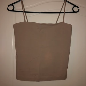 Linne - Beiget Linne från Gina i storlek S men skulle mer säga XS, säljer för 50kr men tillsammans med ett annat plagg så endast 10 kr