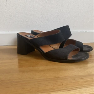 Sandaler med klack - Jättefina sandaler med klack! Köpta secondhand