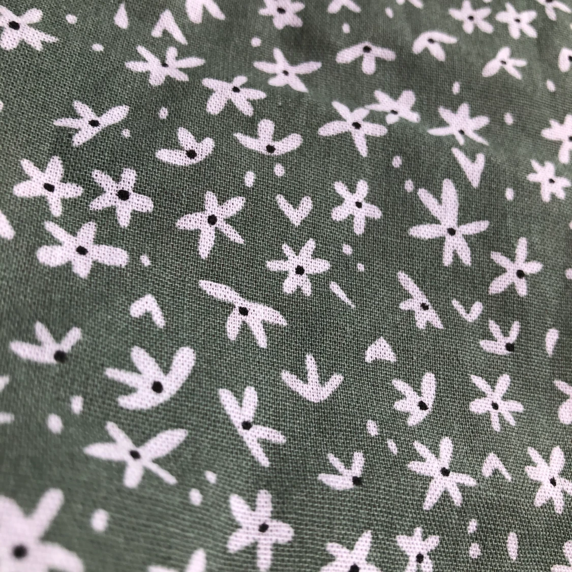 Grön vitblommig blus - 90