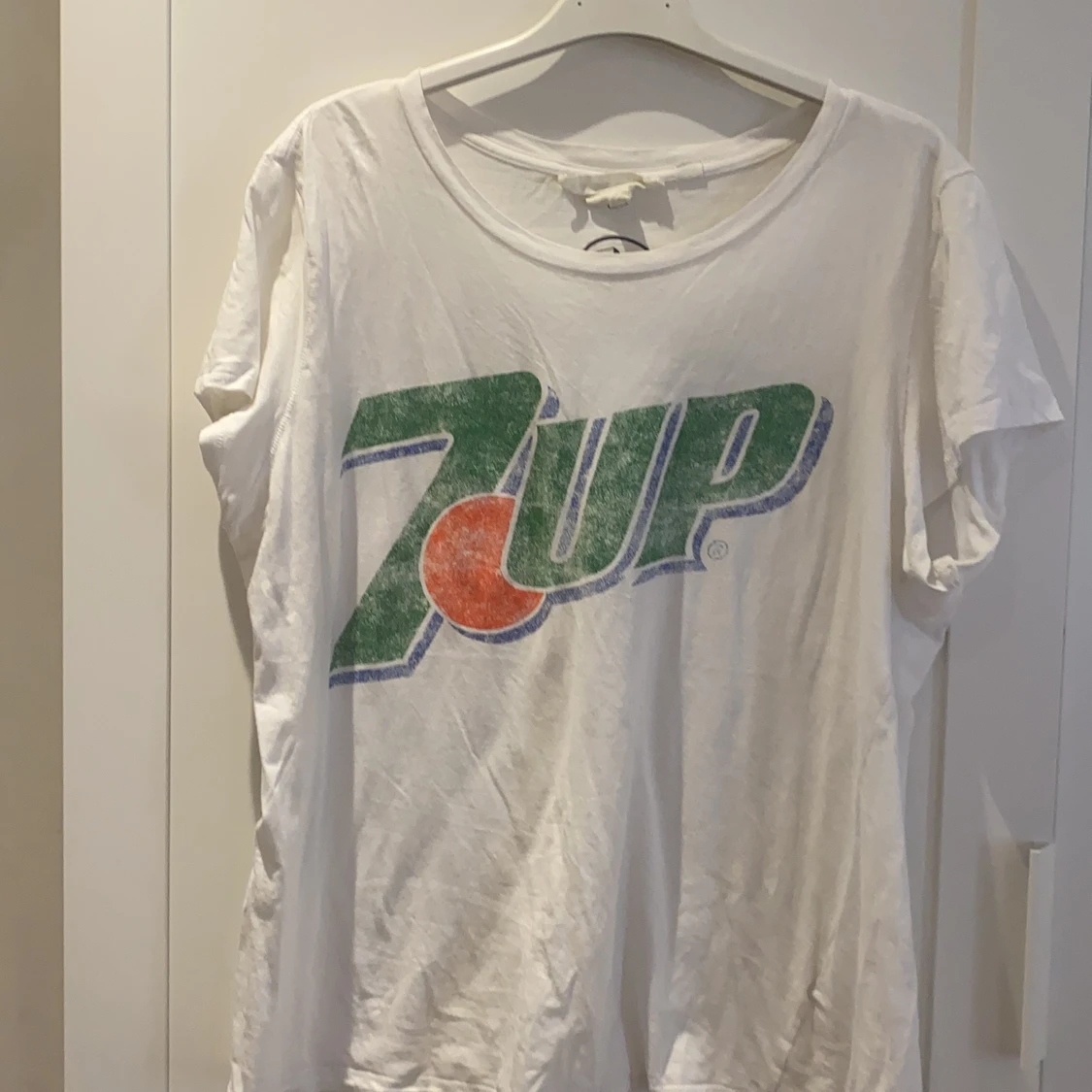 7 up vit tröja